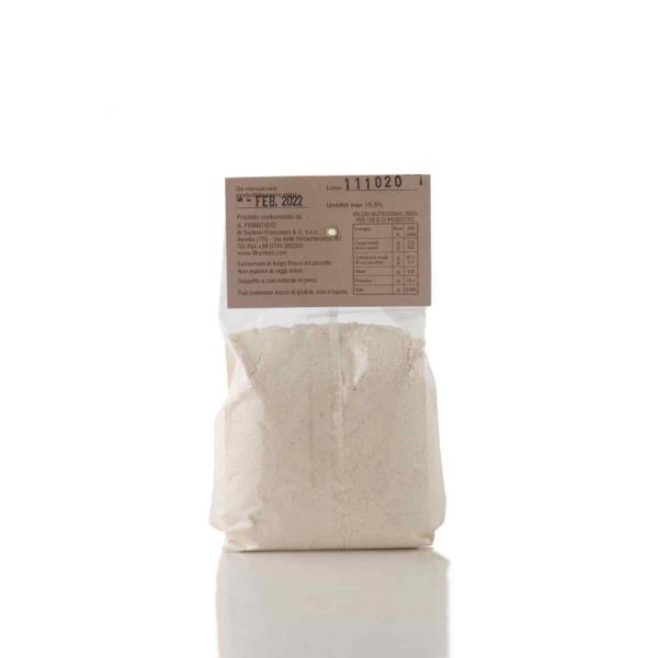Retro del sacchetto di farina integrale di farro macinata a pietra in Umbria del Frantoio Suatoni con sfondo bianco